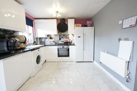3 bedroom terraced house for sale, Mary Rose Close, Grays