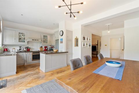 9 Windsor Road, London, E11 3QU