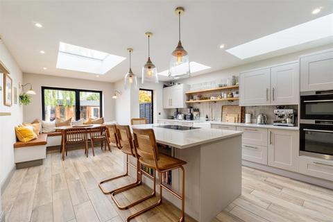33 Wellesley Road, London, E11 2HG