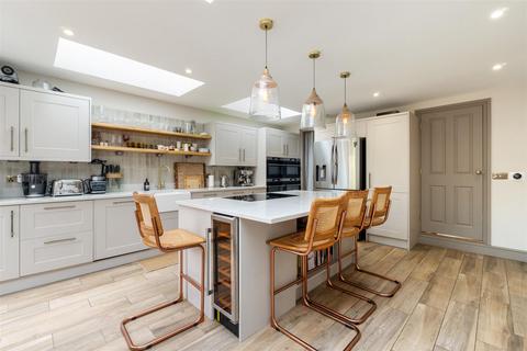 33 Wellesley Road, London, E11 2HG