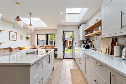 33 Wellesley Road, London, E11 2HG
