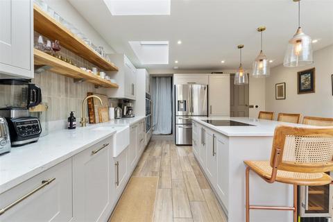 33 Wellesley Road, London, E11 2HG