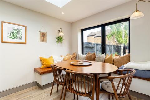 33 Wellesley Road, London, E11 2HG
