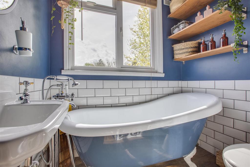 423 West Wycombe Road, HP12 4 AQ-1.jpg