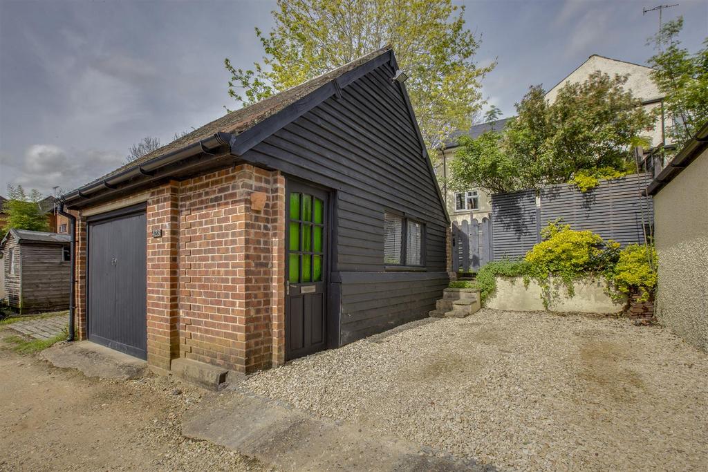 423 West Wycombe Road, HP12 4 AQ-14.jpg