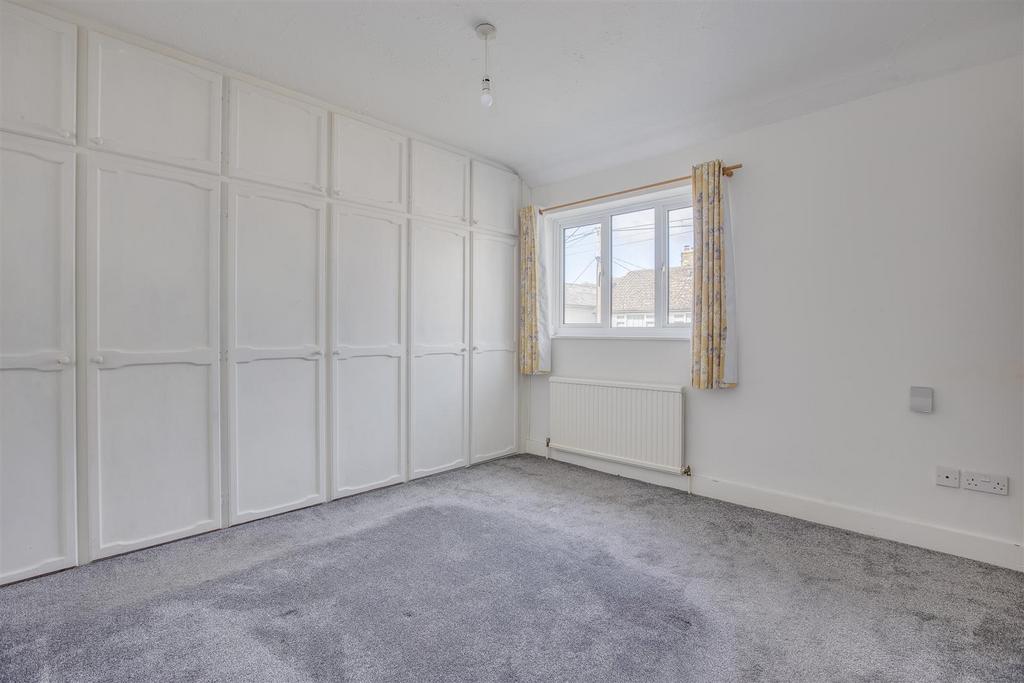 8 Fennels Road, HP11 1 SL-3.jpg