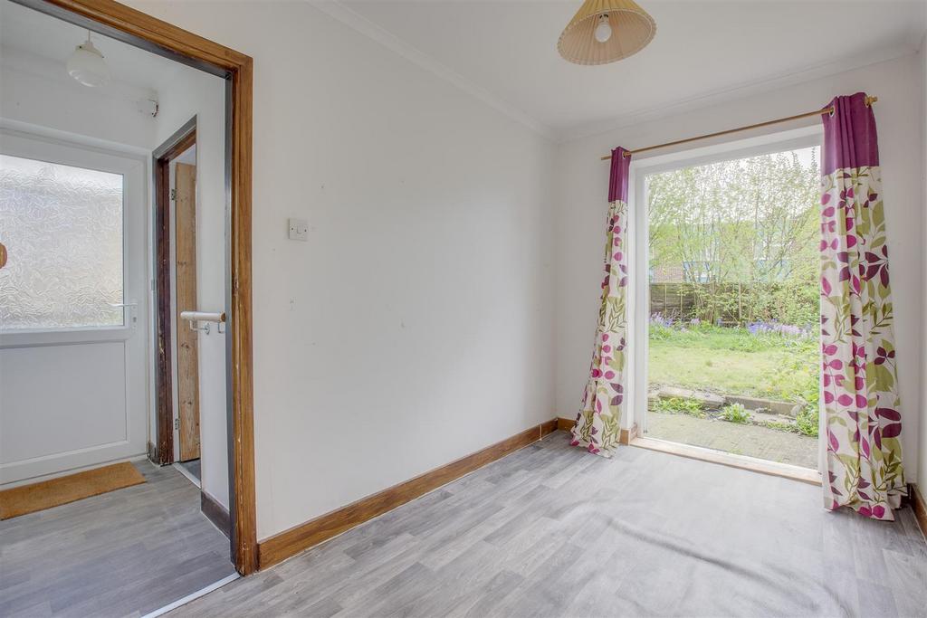 8 Fennels Road, HP11 1 SL-12.jpg