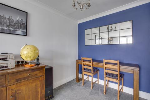 2 bedroom maisonette for sale, Amersham Hill, High Wycombe HP13