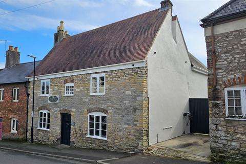 4 bedroom end of terrace house for sale, High Street, Fordington, Dorchester