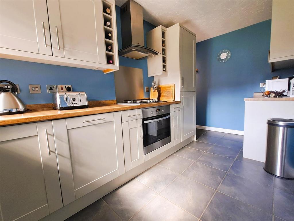 Re Fitted Kitchen