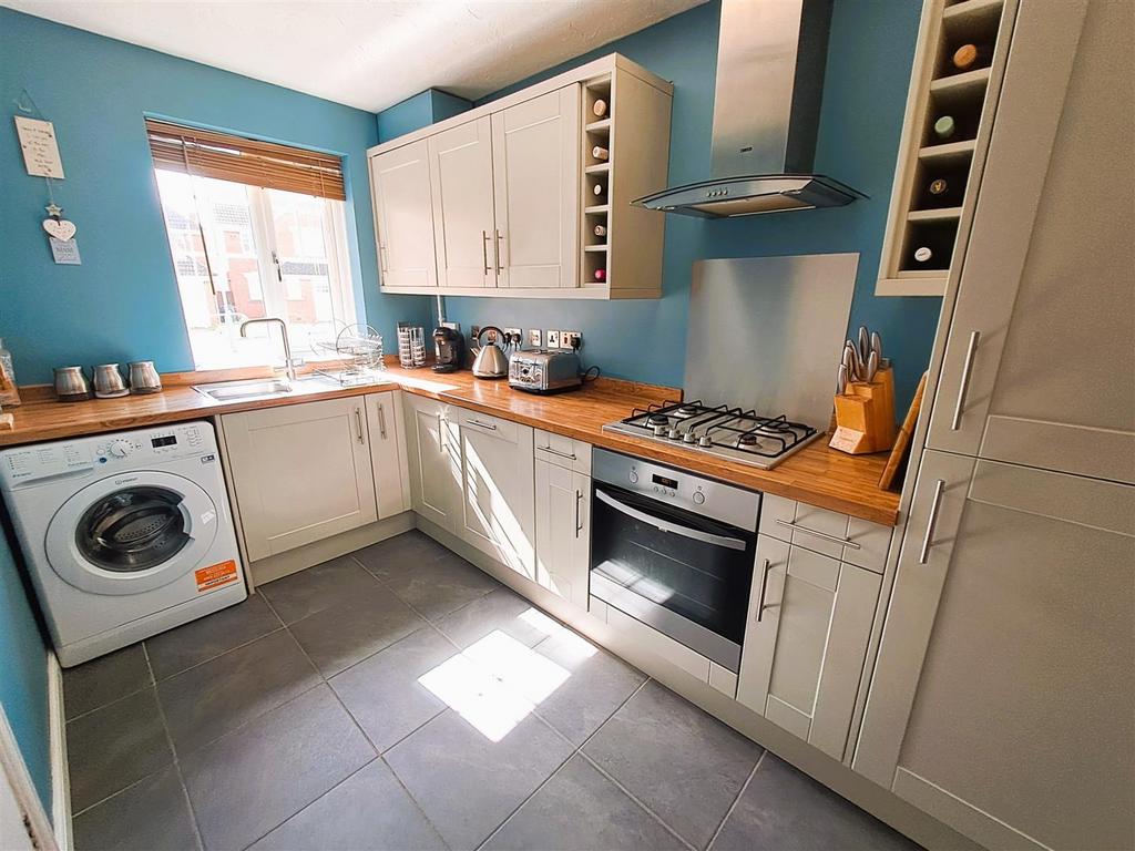 Re Fitted Kitchen
