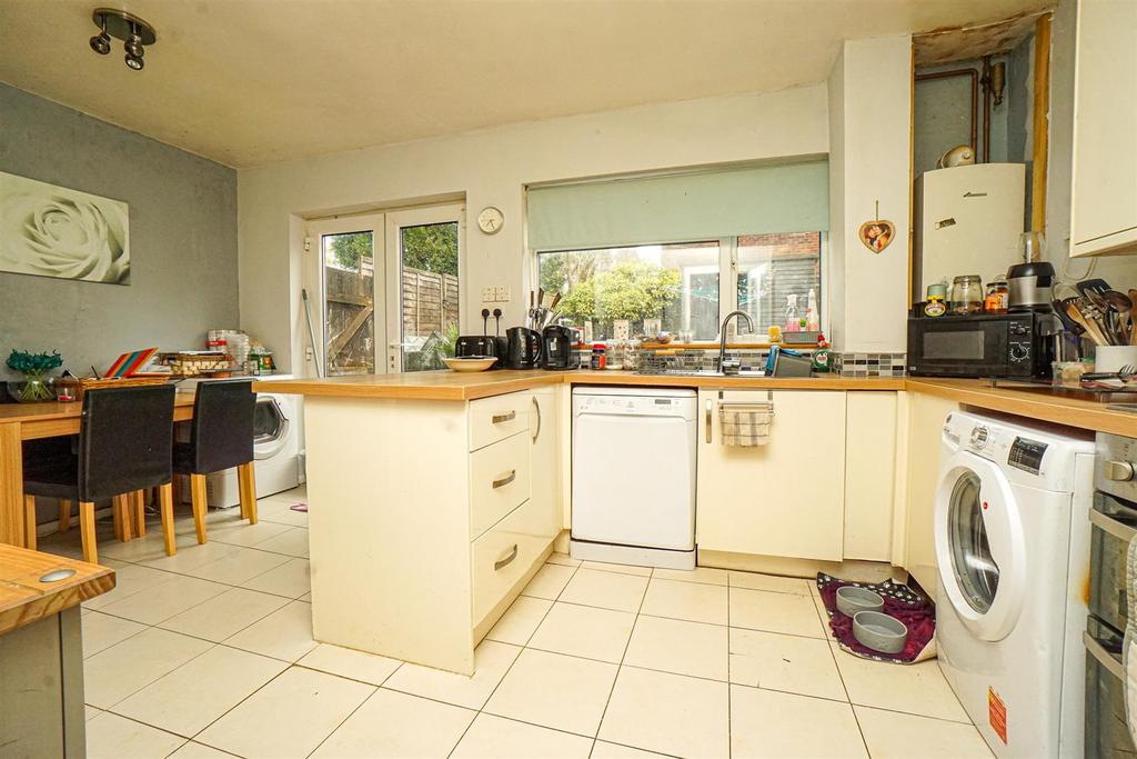 Linley Drive, Hastings 3 bed terraced house for sale £250,000