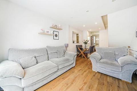 7 Stapleford Close, London, E4 6XR