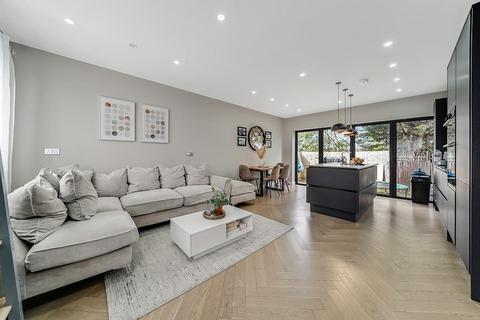 21a Boardman Avenue, London, E4 7QB