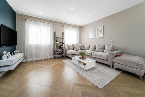 21a Boardman Avenue, London, E4 7QB