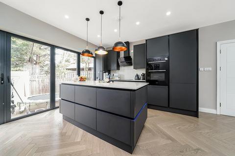 21a Boardman Avenue, London, E4 7QB