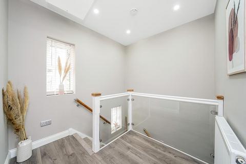 21a Boardman Avenue, London, E4 7QB