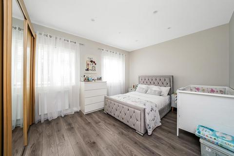 21a Boardman Avenue, London, E4 7QB