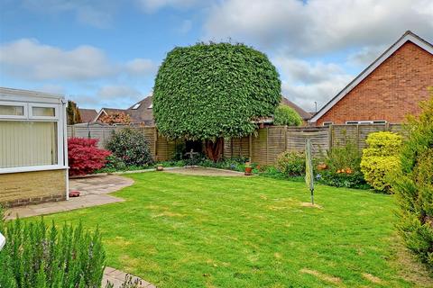 9 Box Tree Avenue, Rustington, Littlehampton, BN16 2RA