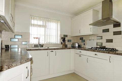 9 Box Tree Avenue, Rustington, Littlehampton, BN16 2RA