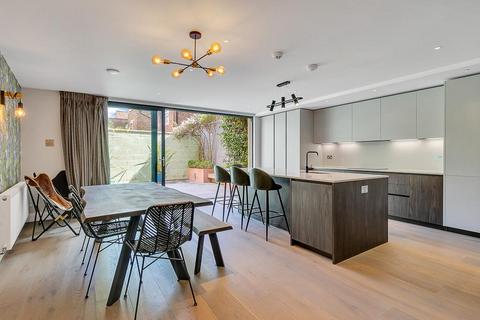 2 bedroom apartment for sale, Fulham Palace Road, London
