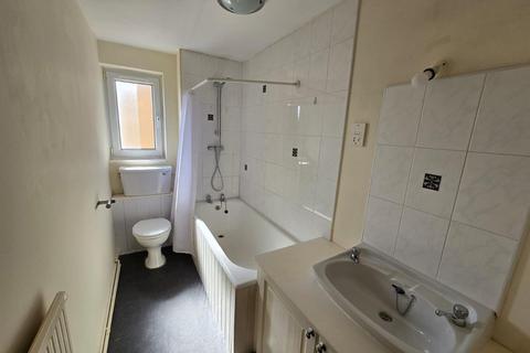 2 bedroom flat for sale, Lyndhurst Court, London Road