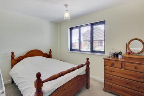 1 bedroom flat to rent, The Orchards, Horsham RH12