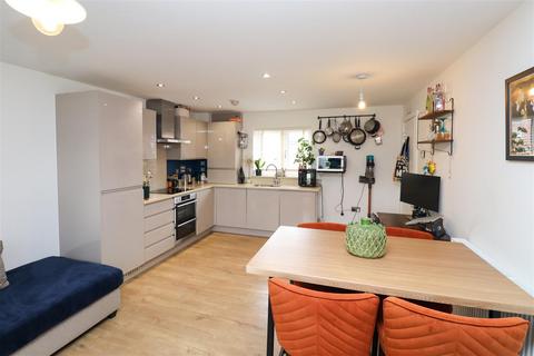 6 Ashley Walk, Church Crookham, Fleet, GU52 8BU
