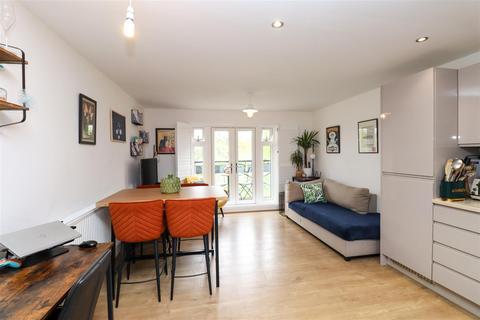 6 Ashley Walk, Church Crookham, Fleet, GU52 8BU