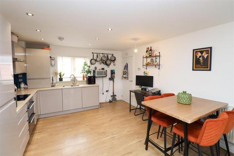 6 Ashley Walk, Church Crookham, Fleet, GU52 8BU