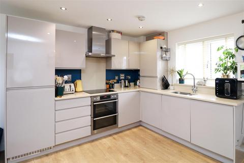6 Ashley Walk, Church Crookham, Fleet, GU52 8BU
