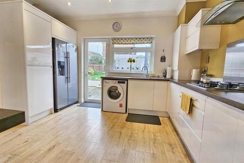 3 bedroom semi-detached house for sale, Arncliffe Road, Leicester