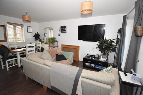 16 Edwards Court, Exeter, EX2 7RL