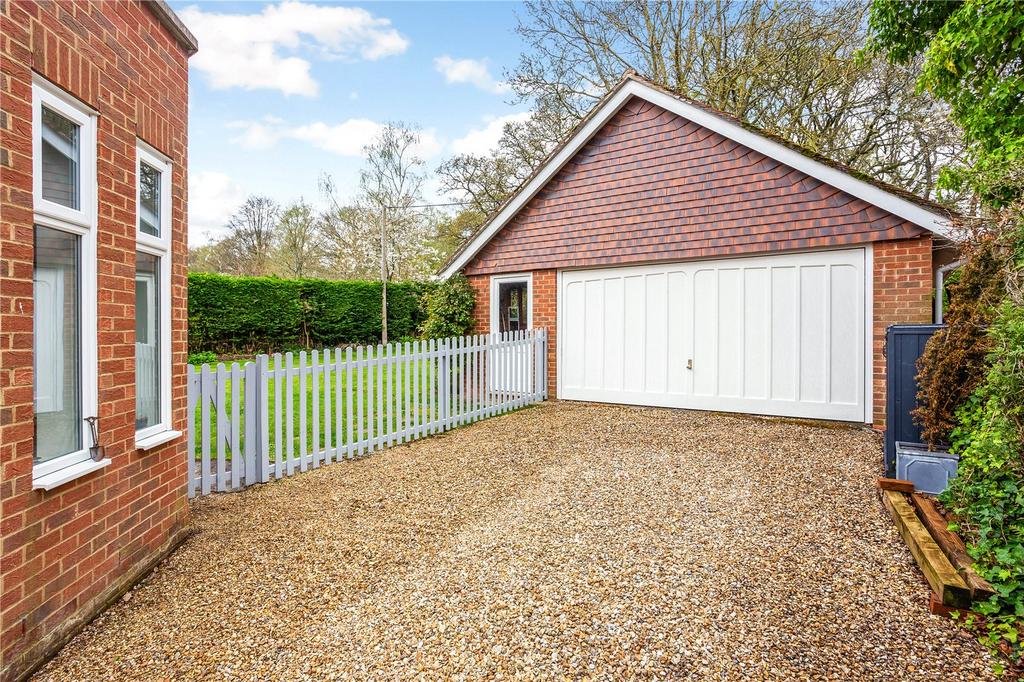 Garage/Parking