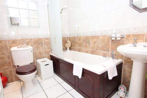 139 All Alone Road, Bradford, BD10 8TR