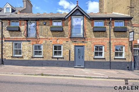 2 bedroom semi-detached house for sale, Queens Road, Buckhurst Hill