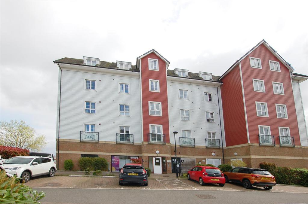 Crabapple Road, Tonbridge 2 bed flat for sale £230,000