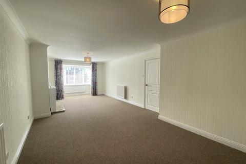 3 bedroom bungalow to rent, Taw Meadow Crescent, Fremington, Barnstaple, Devon, EX31