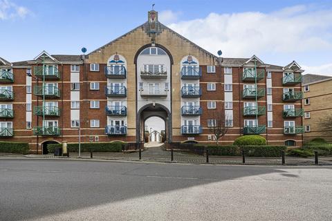 3 bedroom apartment for sale - Fitzroy House, Trawler Road, Marina, Swansea