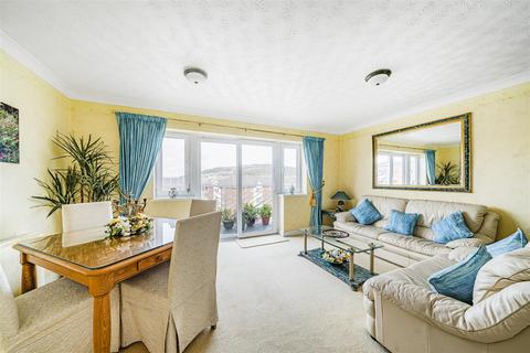 3 bedroom apartment for sale, Fitzroy House, Trawler Road, Marina, Swansea