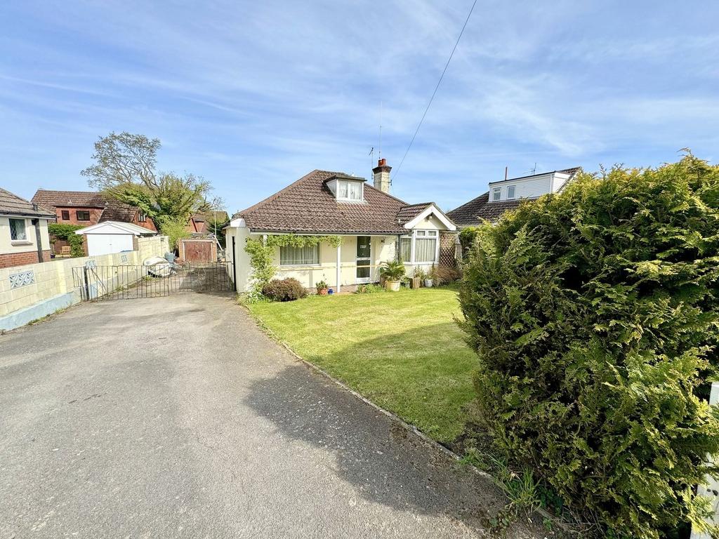 Lake Road, Hamworthy, Poole, BH15 4 bed bungalow for sale £350,000