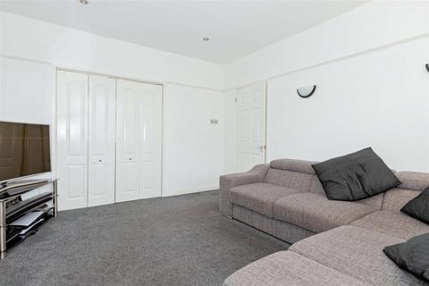 3 bedroom terraced house for sale, Canterbury Court, Worthing