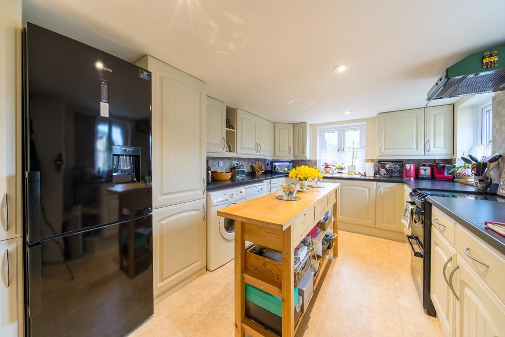 16 Church Road KITCHEN   Real estate photography b