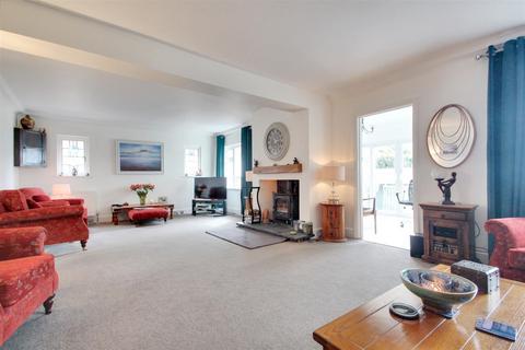 4 bedroom detached house for sale, Furze Road, Worthing