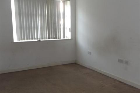 2 bedroom flat to rent, High Road, Romford RM6