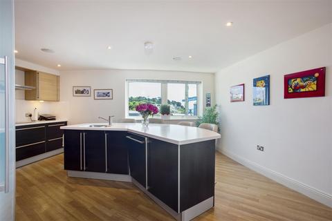 3 bedroom apartment for sale, Salterns Way, Poole