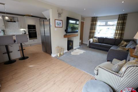 3 bedroom terraced house for sale, St Marys Avenue, Barnoldswick, BB18