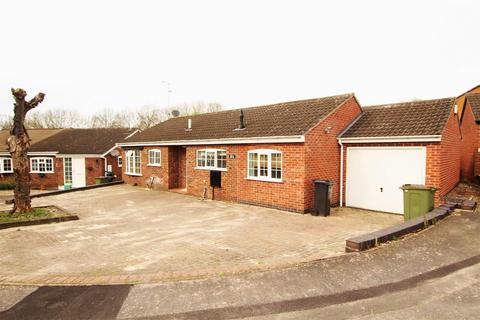 4 bedroom detached bungalow to rent, Wheatland Close, Oadby, Leicester