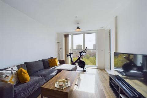 1 bedroom flat for sale, Palmitine House, York Road, London, SW11 3GT