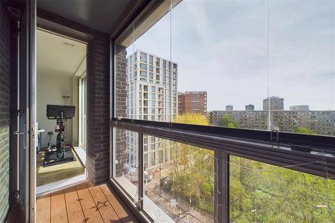 1 bedroom flat for sale, Palmitine House, York Road, London, SW11 3GT